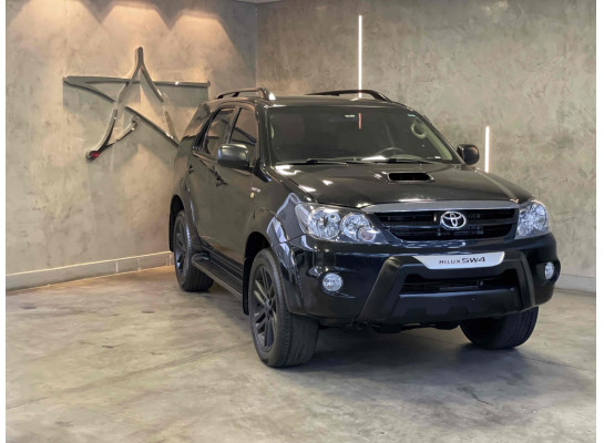 Toyota HILUX SW4 3.0 SRV 4X4 16V TURBO INTERCOOLER DIESEL 4P AUTOMÁTICO 2006/2007