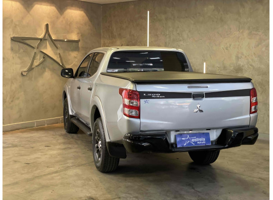 Mitsubishi L200 Triton 2.4 16V TURBO DIESEL SPORT GLS CD 4P 4X4 AUTOMÁTICO 2022/2023
