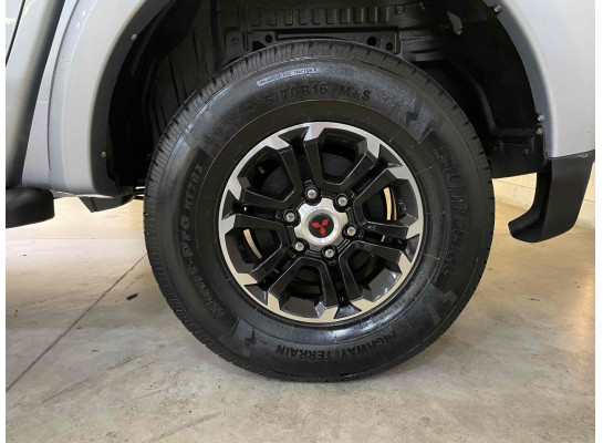 Mitsubishi L200 Triton 2.4 16V TURBO DIESEL SPORT GLS CD 4P 4X4 AUTOMÁTICO 2022/2023