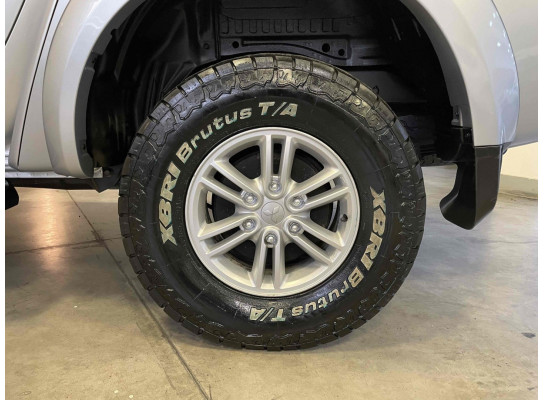 Mitsubishi L200 Triton HPE 3.2 CD TB Int.Diesel Aut 2014/2015