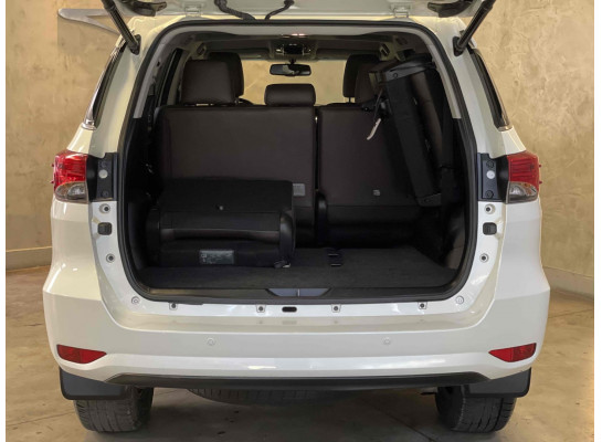 Toyota HILUX SW4 2.8 D-4D TURBO DIESEL SRX 7L 4X4 AUTOMÁTICO 2019/2020