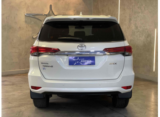 Toyota HILUX SW4 2.8 D-4D TURBO DIESEL SRX 7L 4X4 AUTOMÁTICO 2019/2020