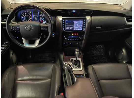 Toyota HILUX SW4 2.8 D-4D TURBO DIESEL SRX 7L 4X4 AUTOMÁTICO 2019/2020
