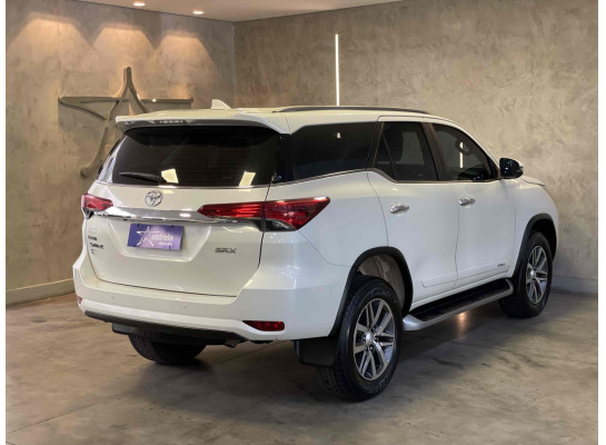 Toyota HILUX SW4 2.8 D-4D TURBO DIESEL SRX 7L 4X4 AUTOMÁTICO 2019/2020