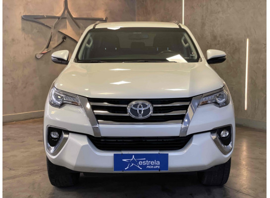 Toyota HILUX SW4 2.8 D-4D TURBO DIESEL SRX 7L 4X4 AUTOMÁTICO 2019/2020