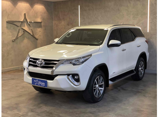 Toyota HILUX SW4 2.8 D-4D TURBO DIESEL SRX 7L 4X4 AUTOMÁTICO 2019/2020