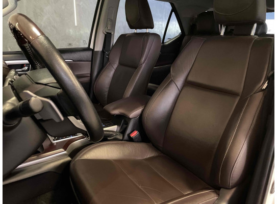 Toyota HILUX SW4 2.8 D-4D TURBO DIESEL SRX 7L 4X4 AUTOMÁTICO 2019/2020