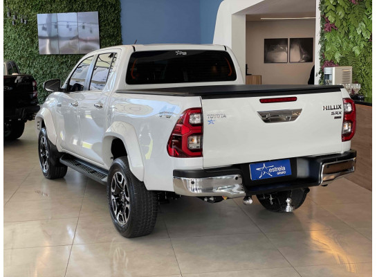 Toyota Hilux Cabine Dupla 2.8 D-4D TURBO DIESEL CD SRX PLUS 4X4 AUTOMÁTICO 2024/2024