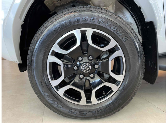 Toyota Hilux Cabine Dupla 2.8 D-4D TURBO DIESEL CD SRX PLUS 4X4 AUTOMÁTICO 2024/2024