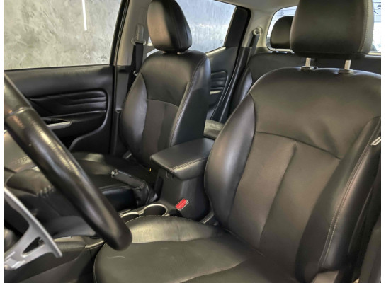 Mitsubishi L200 Triton 2.4 16V TURBO DIESEL SPORT HPE CD 4P 4X4 AUTOMÁTICO 2022/2023