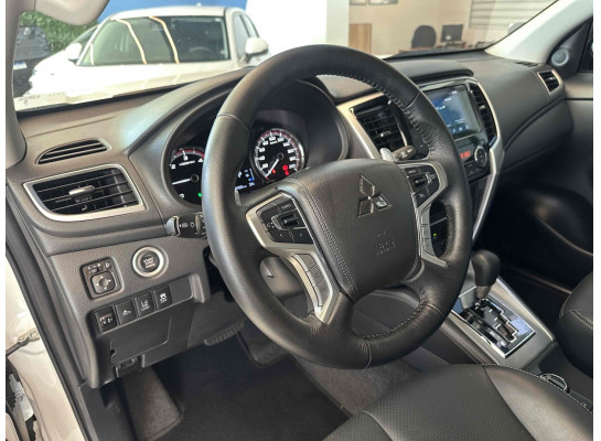 Mitsubishi L200 Triton 2.4 16V TURBO DIESEL SPORT HPE-S CD 4P 4X4 AUTOMÁTICO 2023/2024