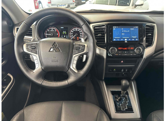 Mitsubishi L200 Triton 2.4 16V TURBO DIESEL SPORT HPE-S CD 4P 4X4 AUTOMÁTICO 2023/2024