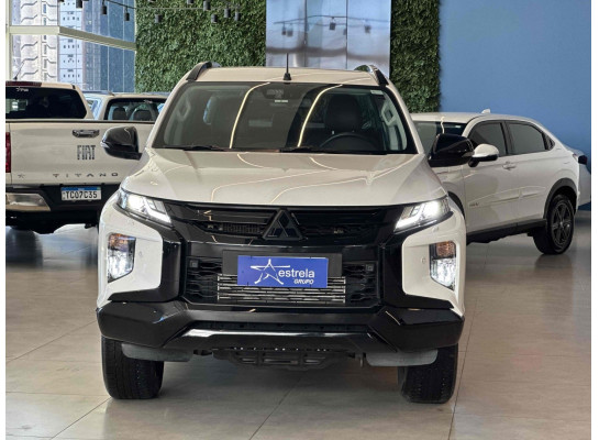 Mitsubishi L200 Triton 2.4 16V TURBO DIESEL SPORT HPE-S CD 4P 4X4 AUTOMÁTICO 2023/2024