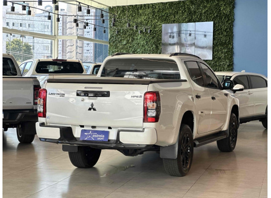 Mitsubishi L200 Triton 2.4 16V TURBO DIESEL SPORT HPE-S CD 4P 4X4 AUTOMÁTICO 2023/2024