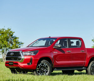 Toyota confirma que Hilux terá versão híbrida diesel em 2024