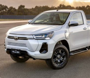 Toyota Hilux elétrica terá autonomia menor que BYD Dolphin Mini